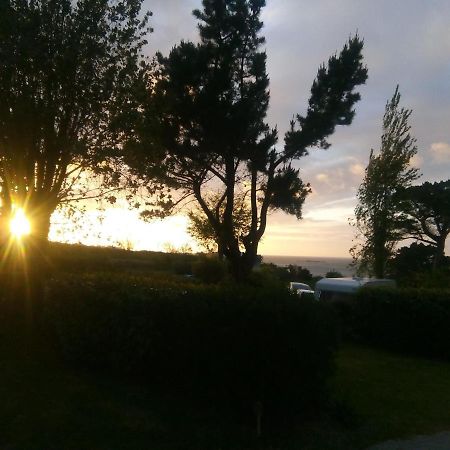 Les Hortensias grande tente familiale deux chambres et séjour vue mer sur camping nature Plestin-les-Grèves Exterior foto